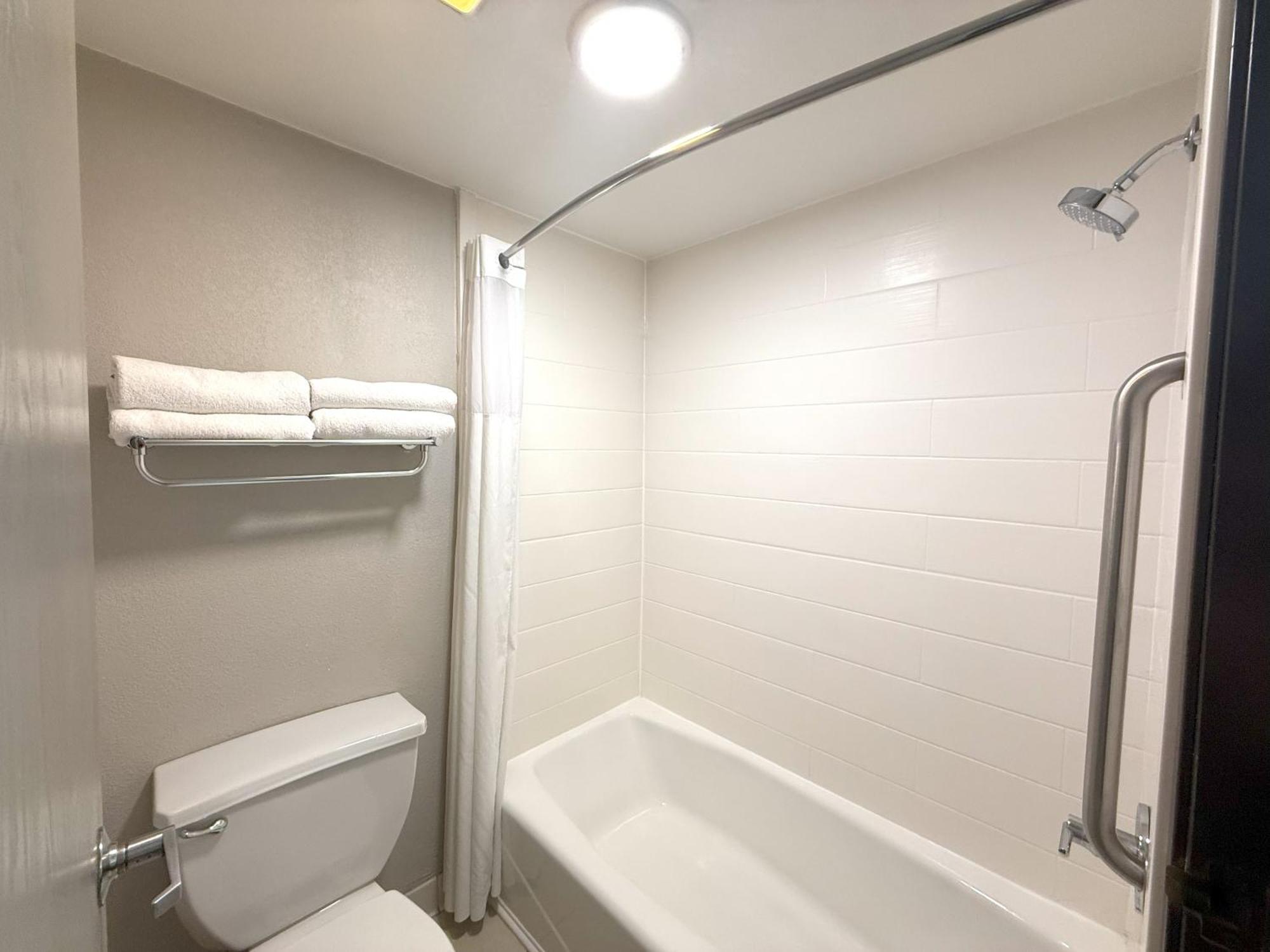 Days By Wyndham Hotel 2*