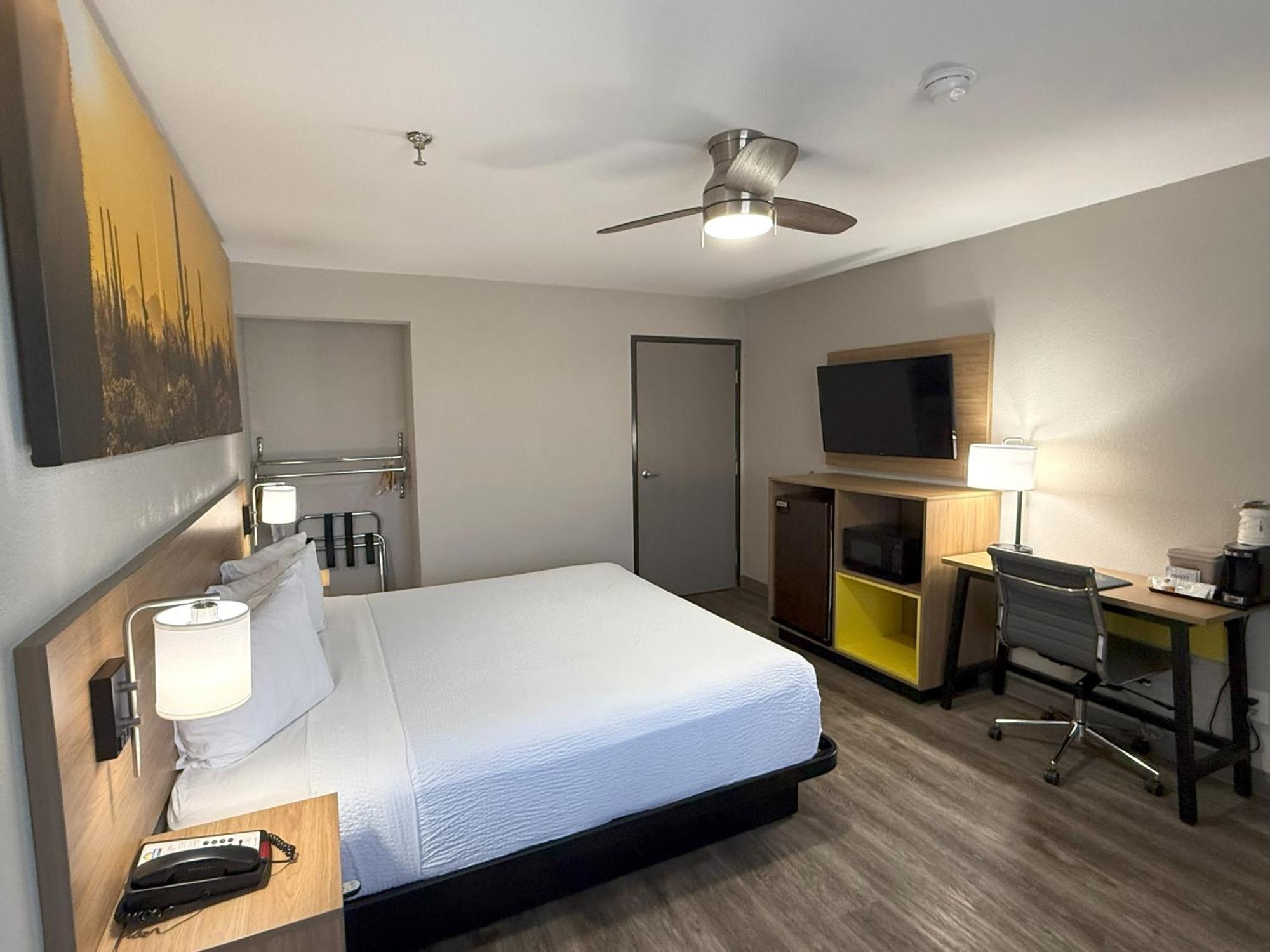 Days By Wyndham Hotel 2*
